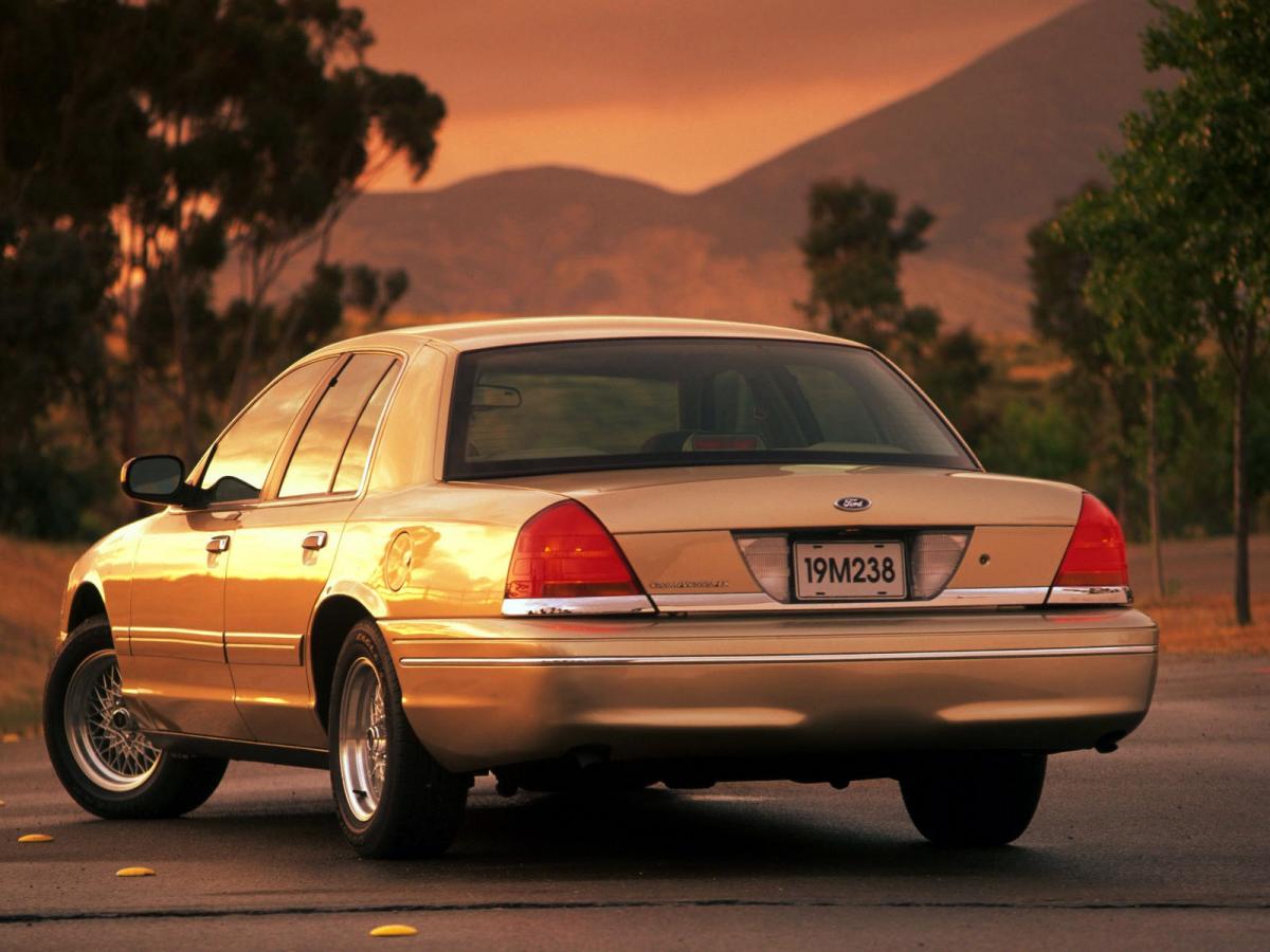 Машины похожие на ford crown victoria